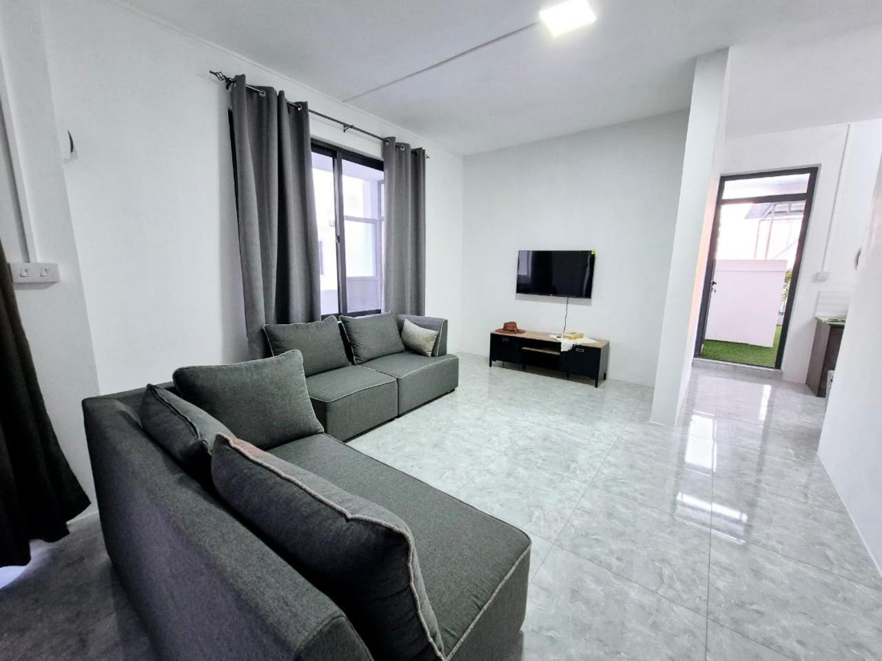 Skyview Apartment- Rooftop Penthouse With Sunset & Sea Views Flic-en-Flacq Extérieur photo