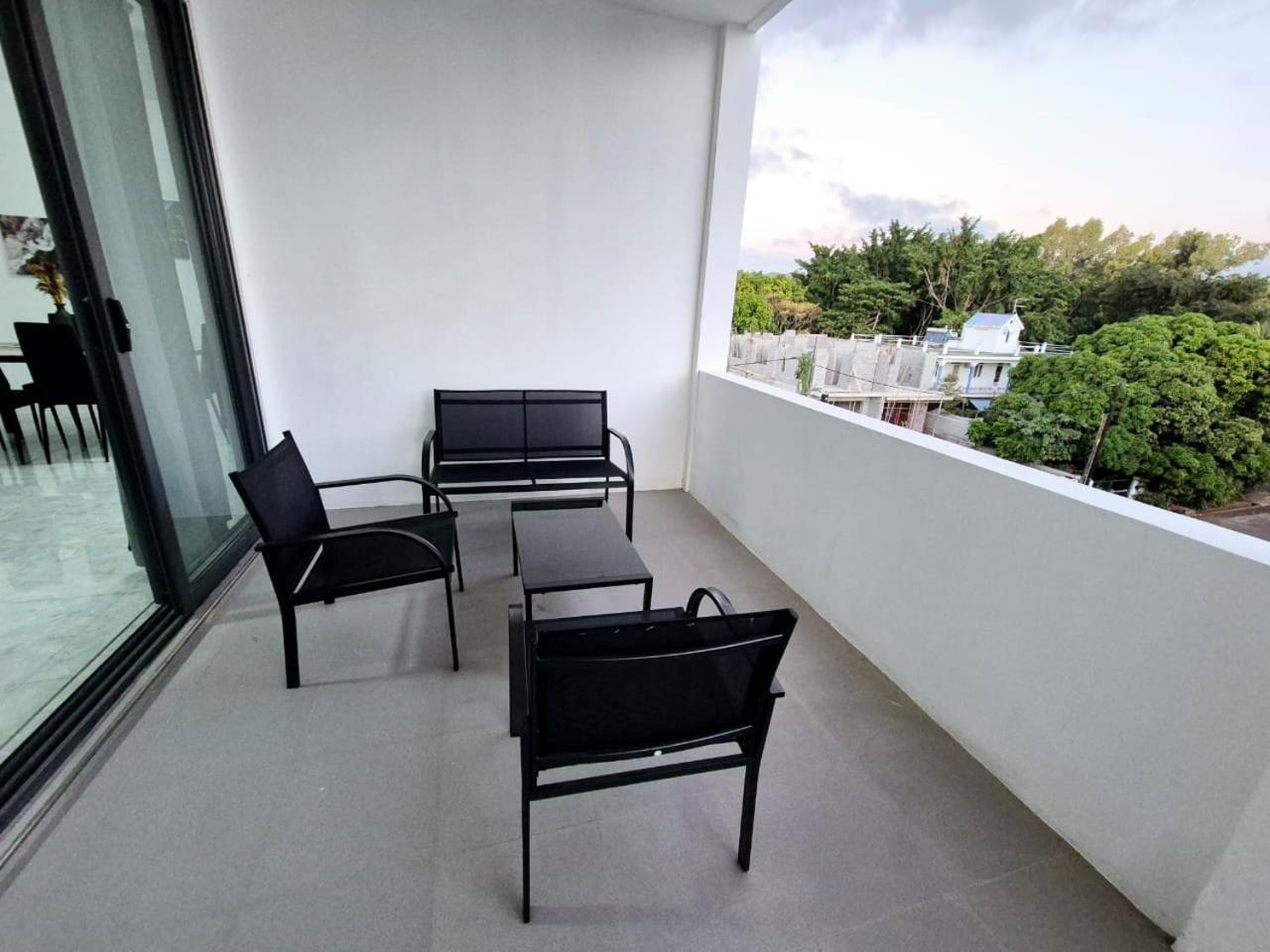Skyview Apartment- Rooftop Penthouse With Sunset & Sea Views Flic-en-Flacq Extérieur photo