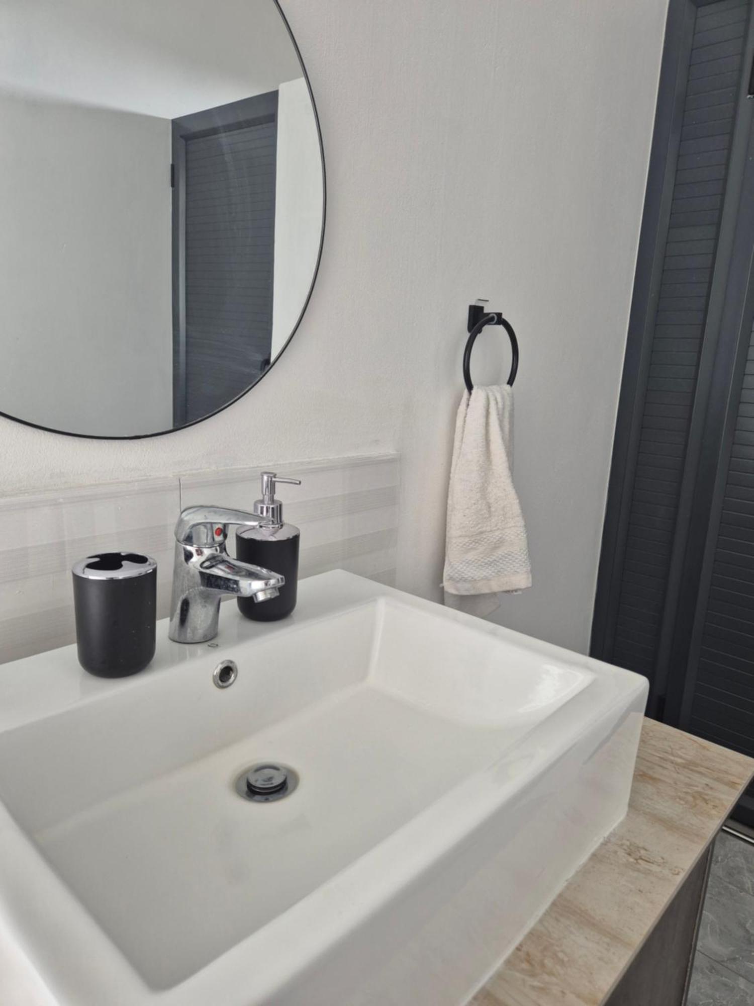 Skyview Apartment- Rooftop Penthouse With Sunset & Sea Views Flic-en-Flacq Extérieur photo