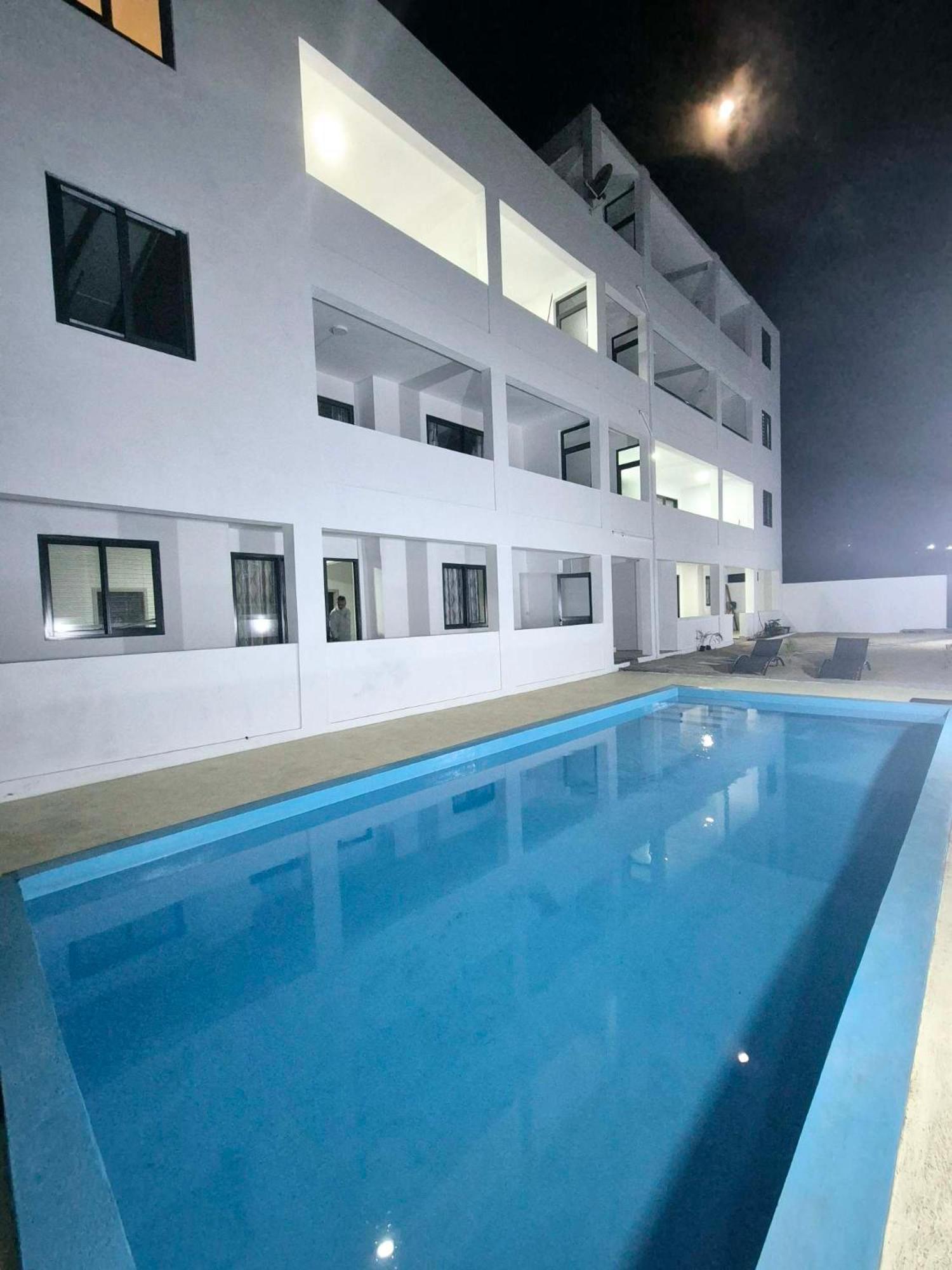 Skyview Apartment- Rooftop Penthouse With Sunset & Sea Views Flic-en-Flacq Extérieur photo