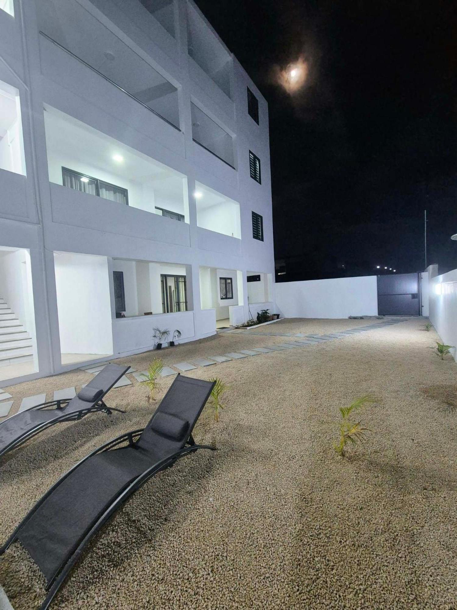 Skyview Apartment- Rooftop Penthouse With Sunset & Sea Views Flic-en-Flacq Extérieur photo