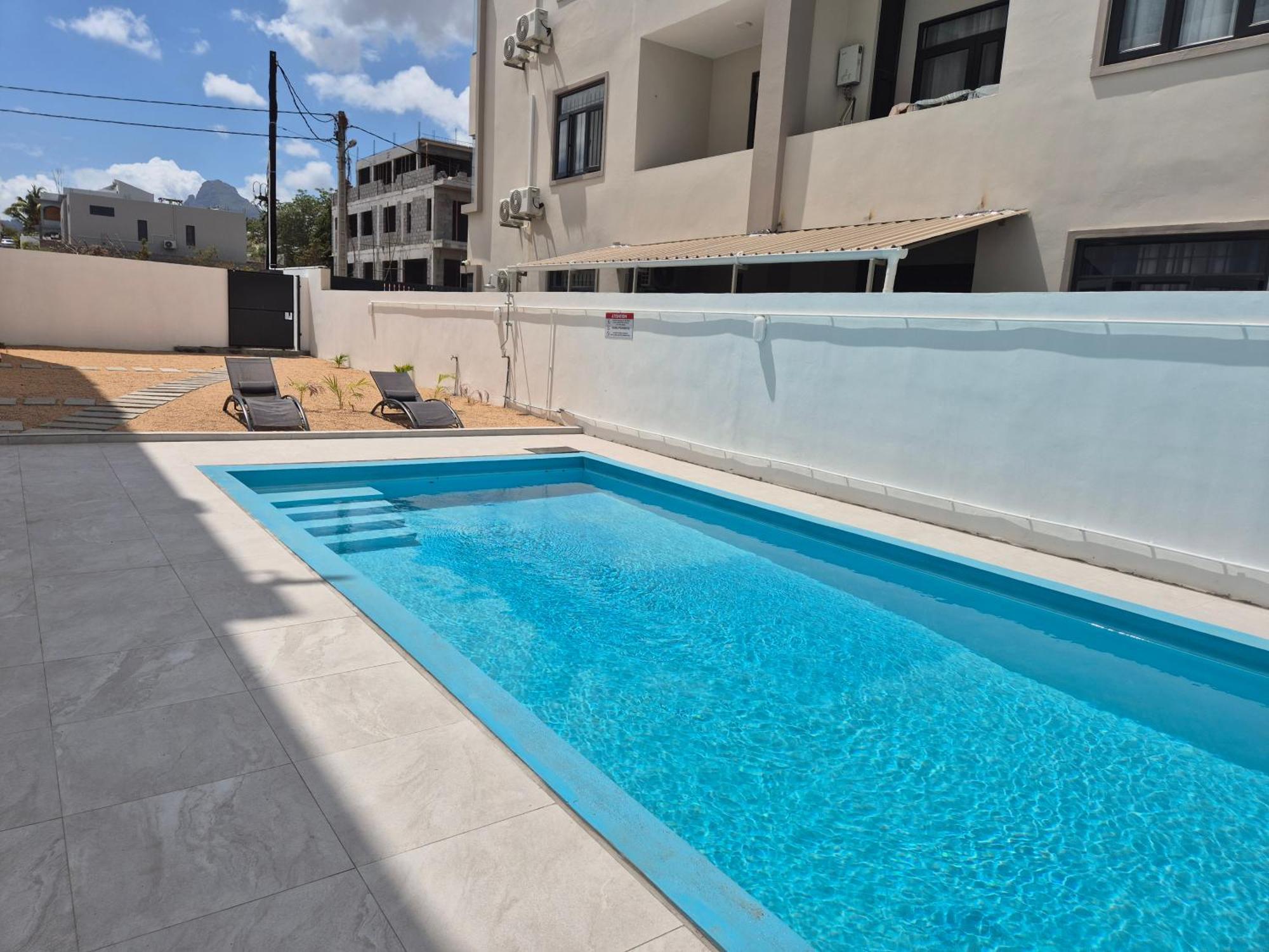 Skyview Apartment- Rooftop Penthouse With Sunset & Sea Views Flic-en-Flacq Extérieur photo