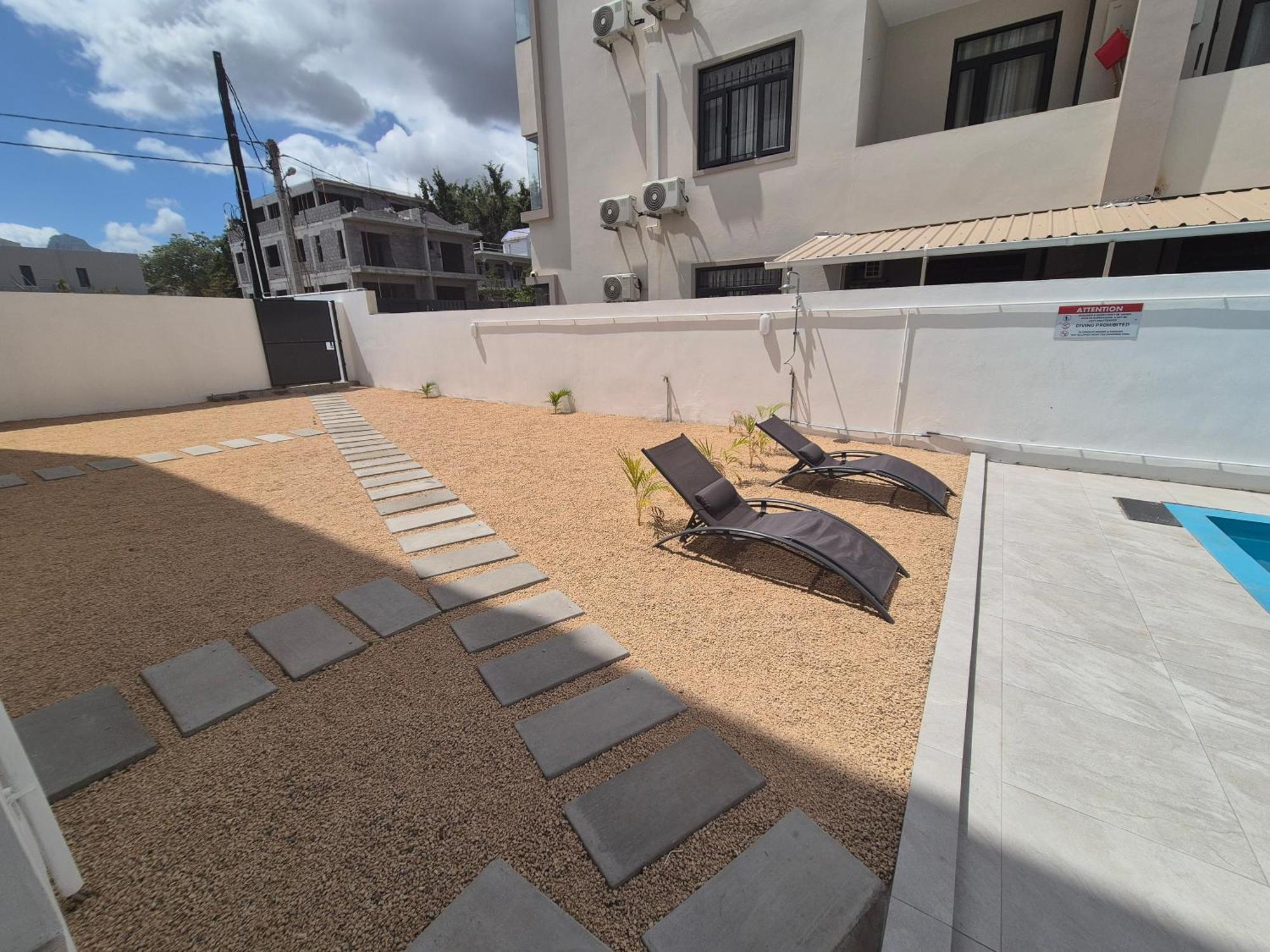 Skyview Apartment- Rooftop Penthouse With Sunset & Sea Views Flic-en-Flacq Extérieur photo